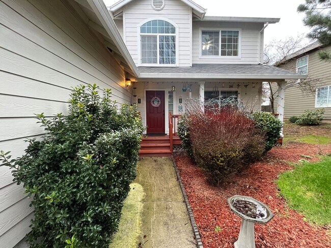 Building Photo - Beautiful 3 Bed, 2.5 Bath House in Central...