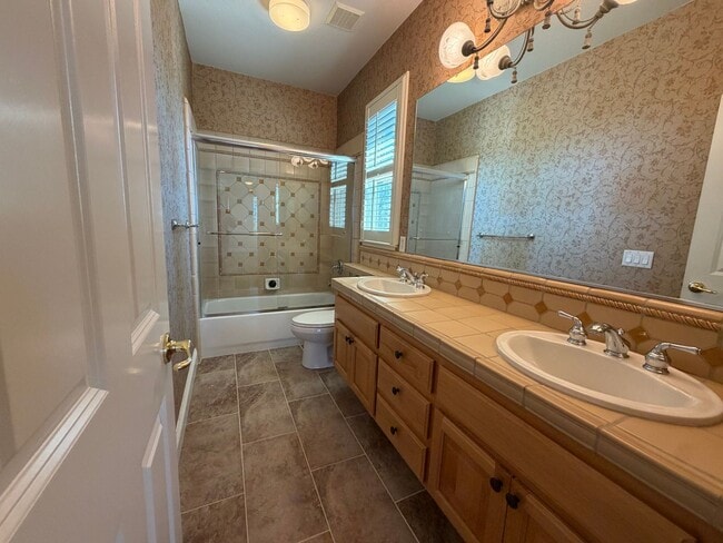 Building Photo - 1014 Gamay Dr