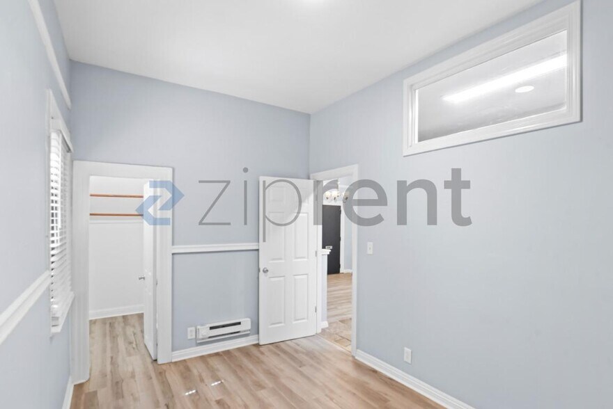Building Photo - Unit B