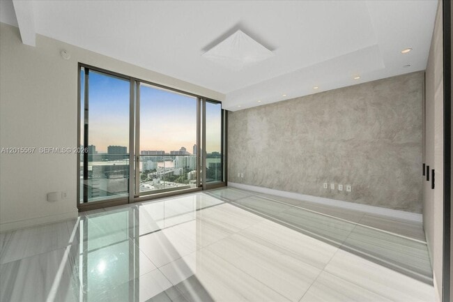 Building Photo - 17901 Collins Ave