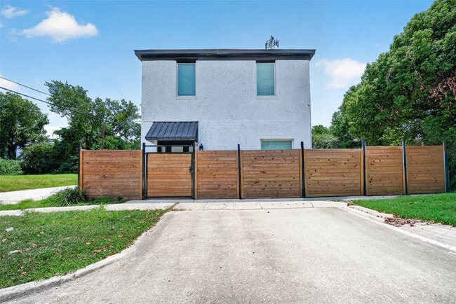 Building Photo - 3701 Hutchins St