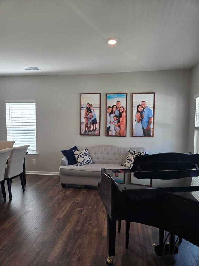 Building Photo - Charming Home in Sweet Briar Community