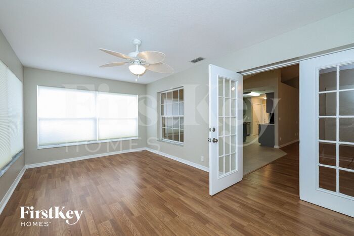 Building Photo - 207 Golf Aire Blvd