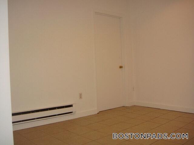 Building Photo - 452 Park Dr