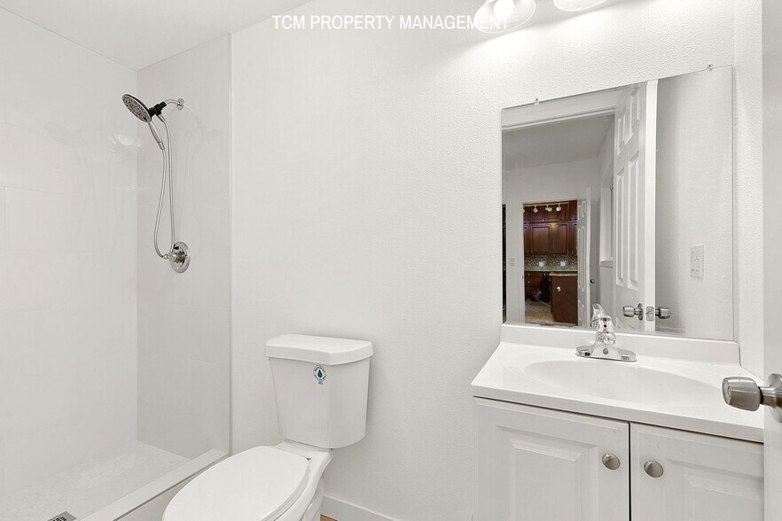 Building Photo - 14215 SE 41st St