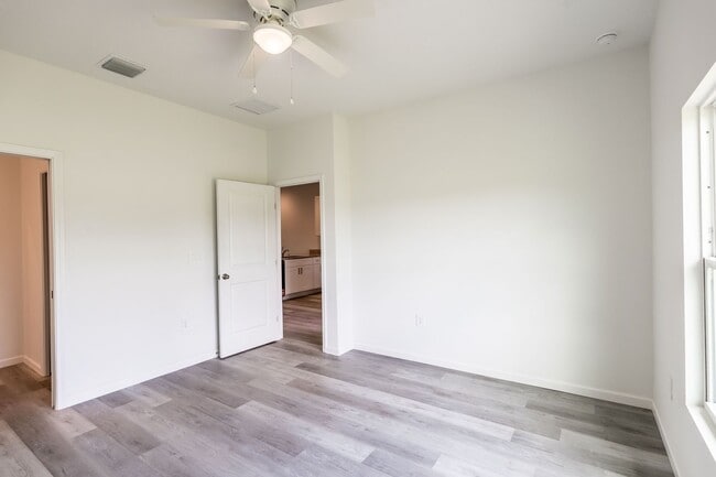 Building Photo - 5347 Vista Lago Dr