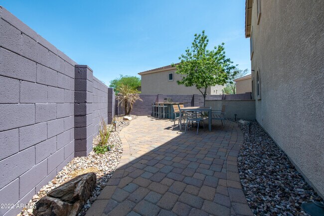 Building Photo - 15550 N Frank Lloyd Wright Blvd