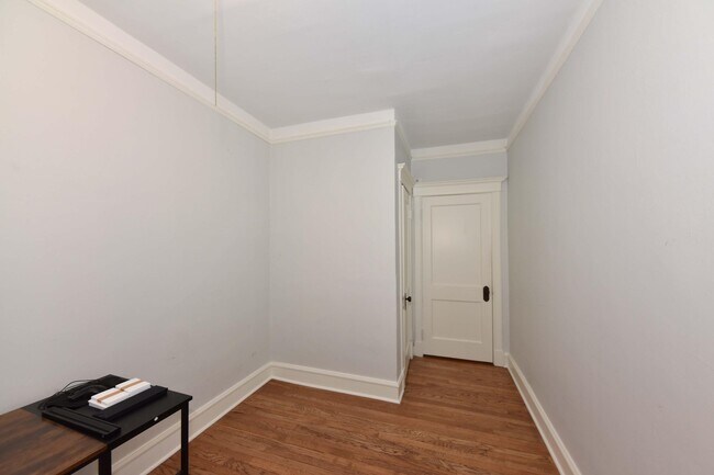 Building Photo - 1714 E Kane Pl