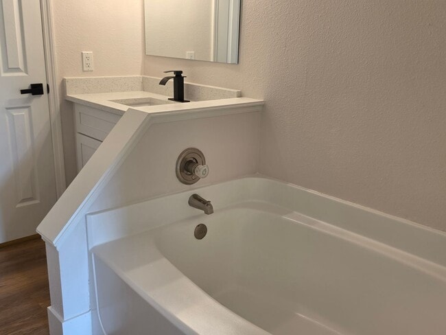 Building Photo - FOR RENT!!! SIMPLY STUNNING (REMODELED) 3 BEDROOM 2 BATH SINGLE FAMILY HOME...
