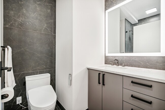 Building Photo - 501 N Clinton St