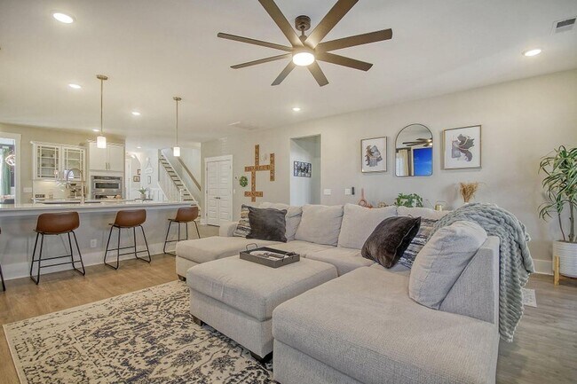 Building Photo - Refined Living in Midtown Nexton