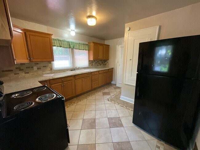 Building Photo - COLLEGE PRE-LEASING