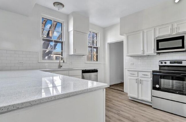Building Photo - 827 S Crockett St
