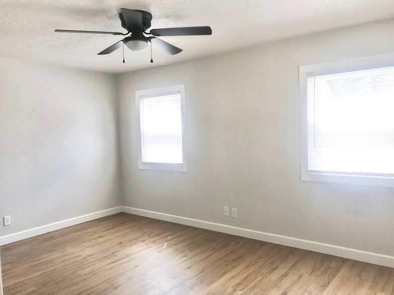 Living Area - 217 Lane St