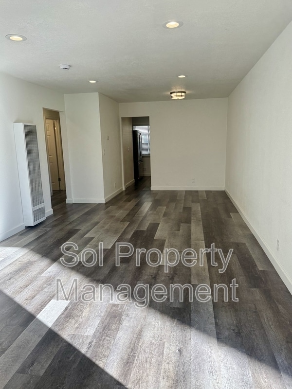 Building Photo - 1053 W Hamilton Ave