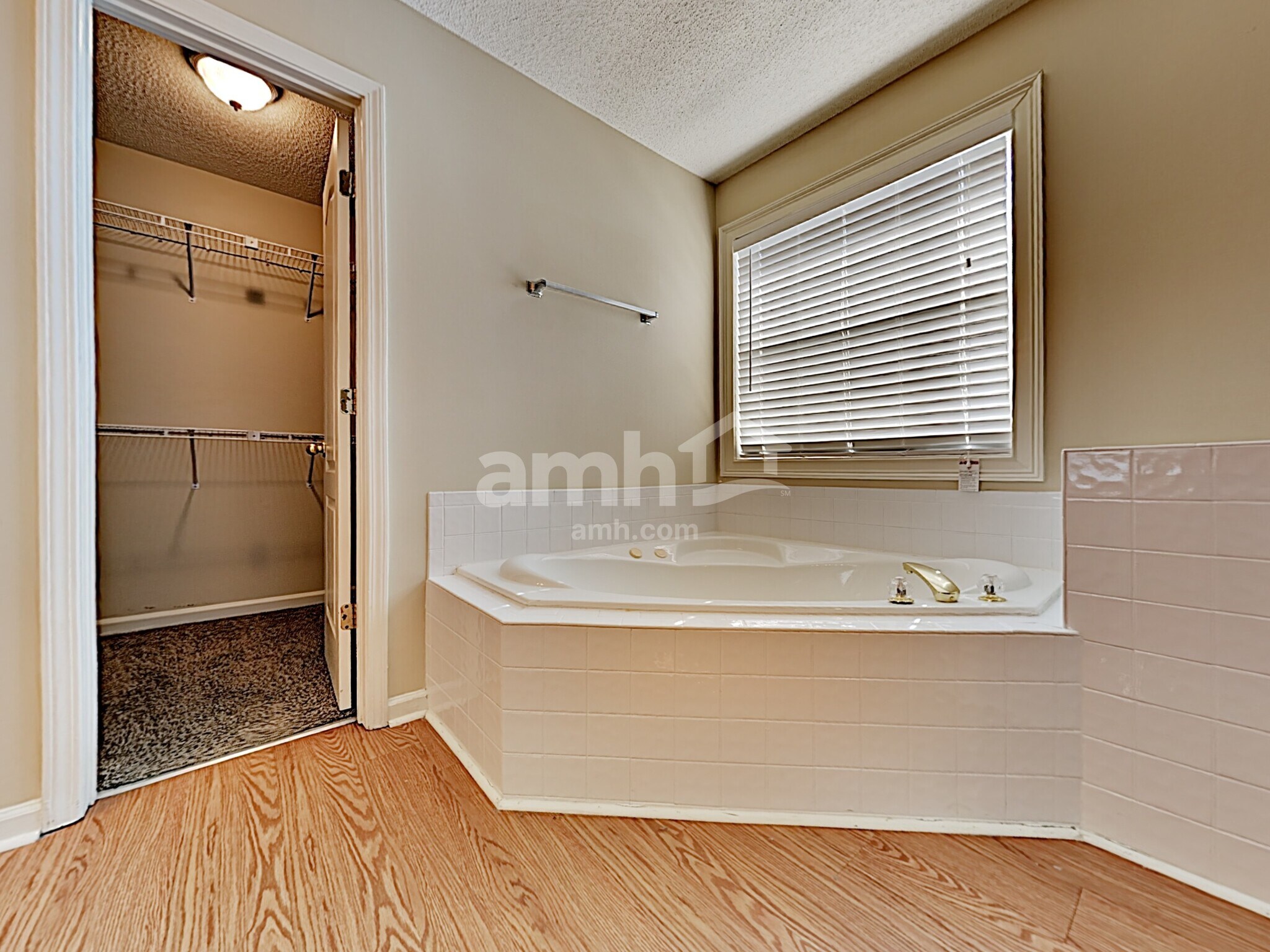 Building Photo - 724 Johnson Ct