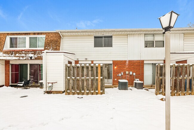 Primary Photo - 5877 Taylorsville Rd