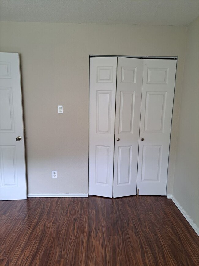 Building Photo - 1835 Carmona Ave