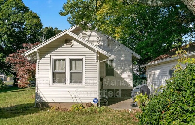 Building Photo - 1350 S Florence Ave