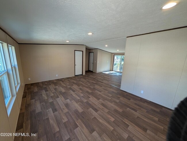 Building Photo - 207 Ash St