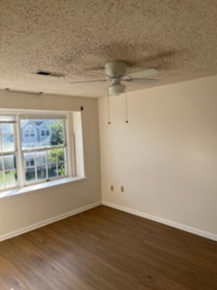 Building Photo - 431 Edpas Rd