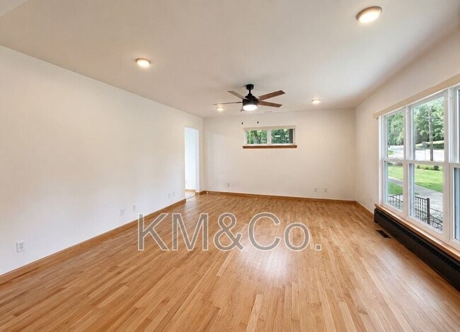 Building Photo - 535 Elm St