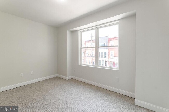 Building Photo - 319 N Preston St