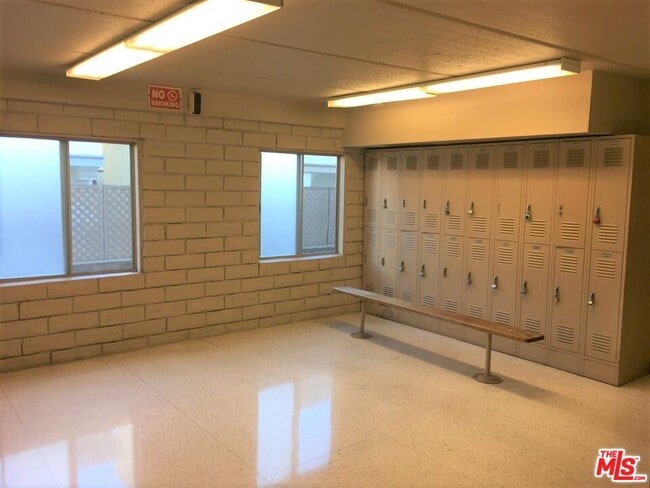 Building Photo - 2501 W Redondo Beach Blvd