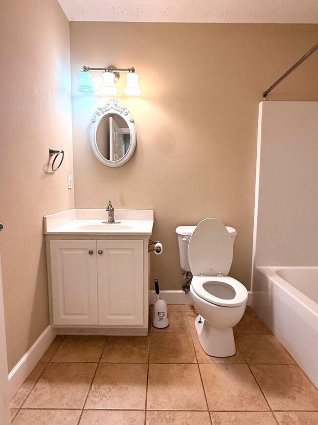 Building Photo - Beautiful 3-Bedroom Home in Desirable Ogle...