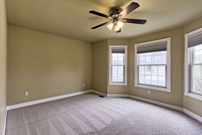 Building Photo - Don't Miss This Spacious Home in West Greeley