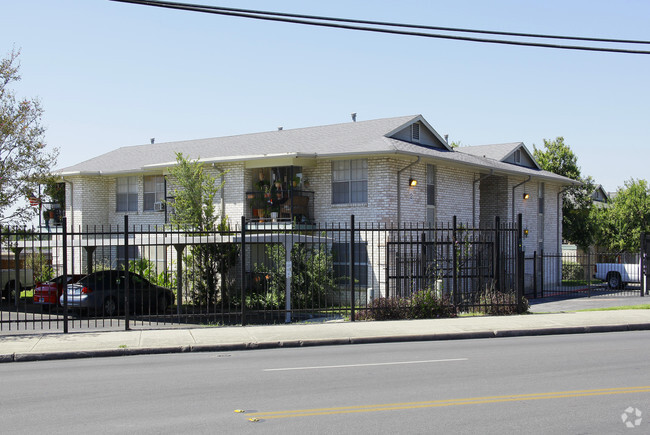 Primary Photo - Tarry Towne Apartments
