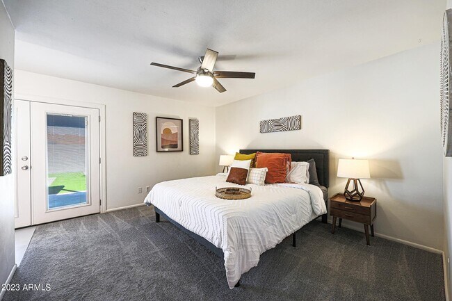 Building Photo - 421 Lila Cir