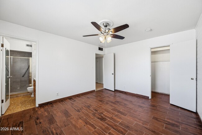 Building Photo - 12422 N Cherry Hills Dr E
