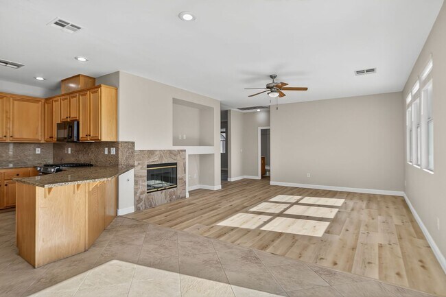 Building Photo - AMAZING MOVE-IN READY 4-BEDROOM + LOFT HOME IN ALIANTE!