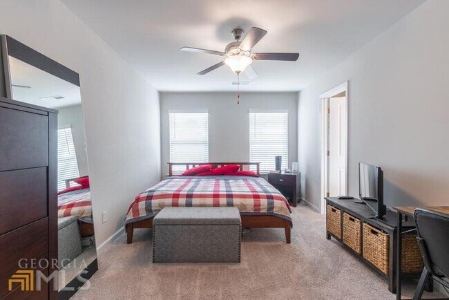 Building Photo - 3506 Lakeview Crk