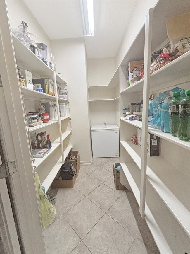 Building Photo - 289 Broadmoor Dr