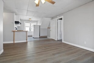 Building Photo - 53 Cranch St