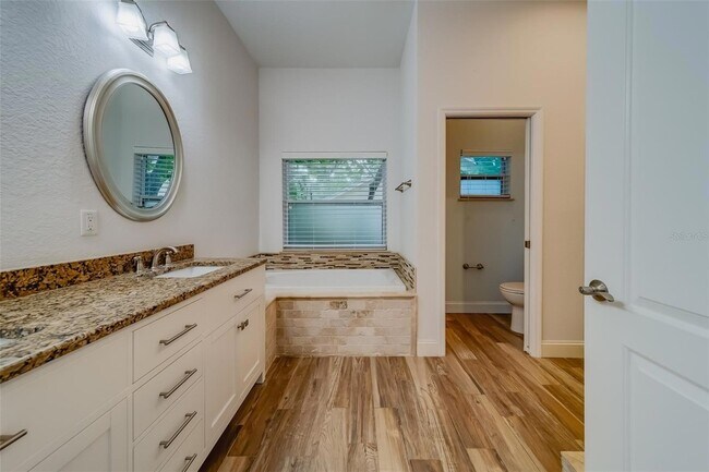 Building Photo - 1950 Lillian Ave