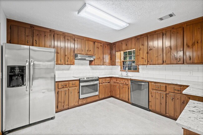 Building Photo - 195 Cross Brook Dr