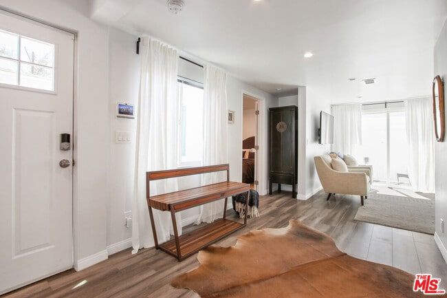 Building Photo - 6438 Rhea Ave