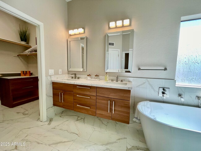 Building Photo - 10362 E Morning Star Dr