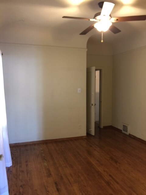 Building Photo - 729 S Cochran Ave