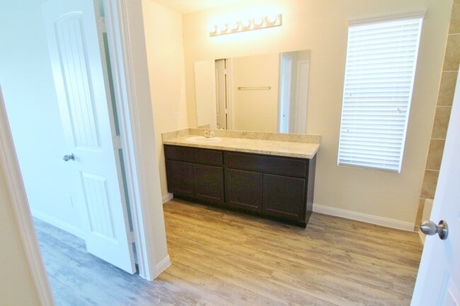 Building Photo - Rodeo Palms - 19 Santa Barbara Dr, Manvel,...