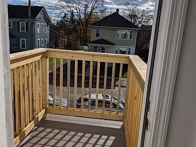 Building Photo - 6th St