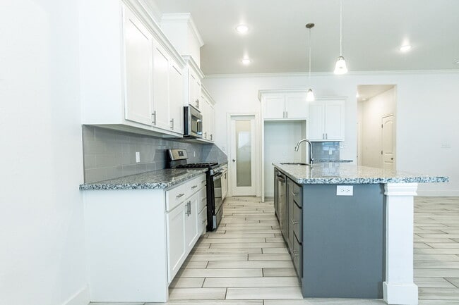 Building Photo - Like New Home in South West Lubbock!