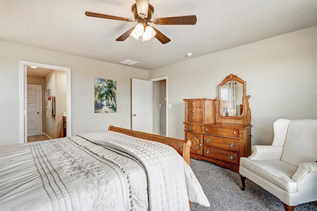 Building Photo - 3202 Tazanita Lp SE