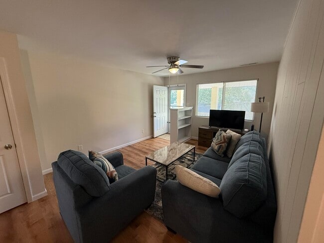 Building Photo - 801 N Ann St