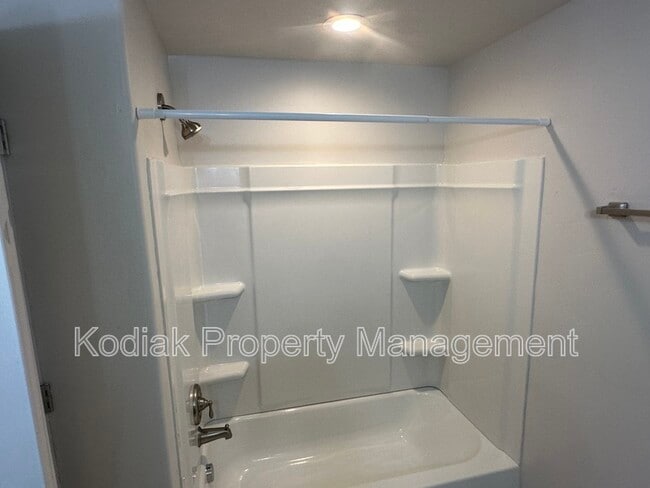 Building Photo - 1028 E Bigelow Ave