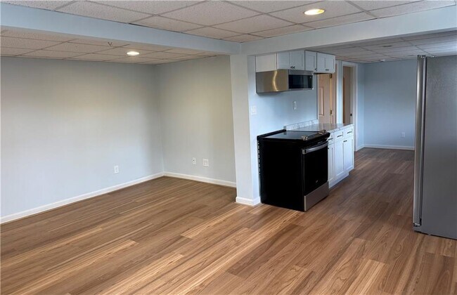 Building Photo - 52-52 Mapleville Main