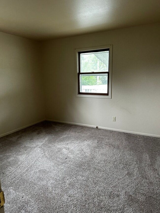 Building Photo - 1837-1837 Post Rd